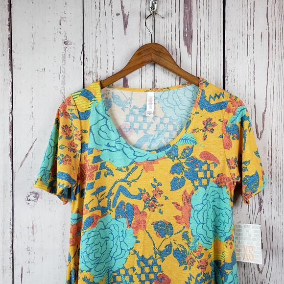 LuLaRoe Tops - LulaRoe Perfect T Shirt Womens Size XS Floral Short Sleeve Scoop Neck Orange NWT